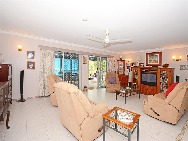 19 Holiday Parade, Scarness QLD 4655