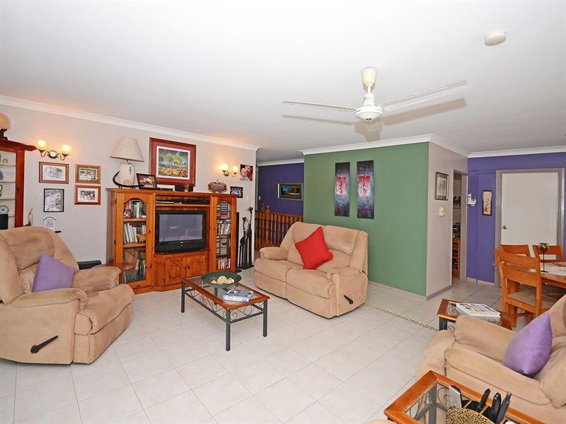 19 Holiday Parade, Scarness QLD 4655