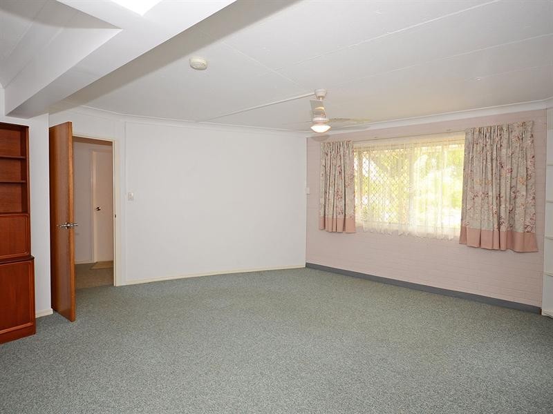 19 Holiday Parade, Scarness QLD 4655