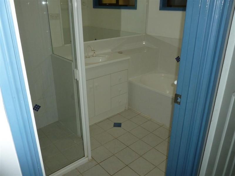6 JACKLIN, Point Vernon QLD 4655