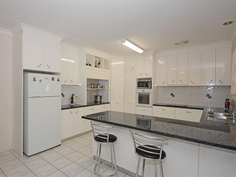 10 Park Street, Urangan QLD 4655