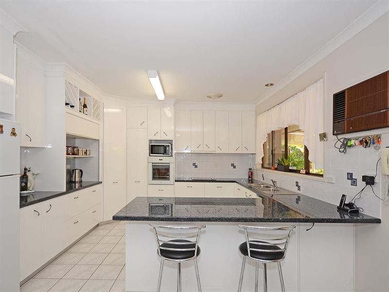 10 Park Street, Urangan QLD 4655