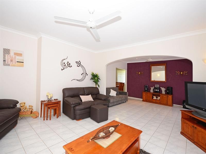 10 Park Street, Urangan QLD 4655