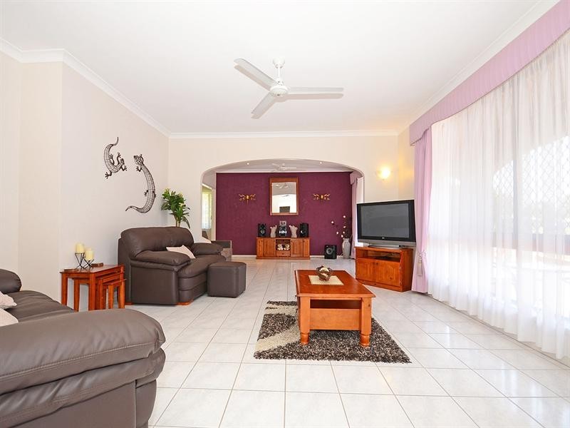 10 Park Street, Urangan QLD 4655