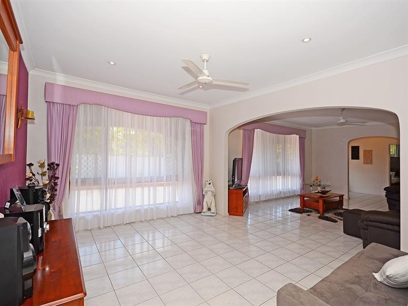 10 Park Street, Urangan QLD 4655