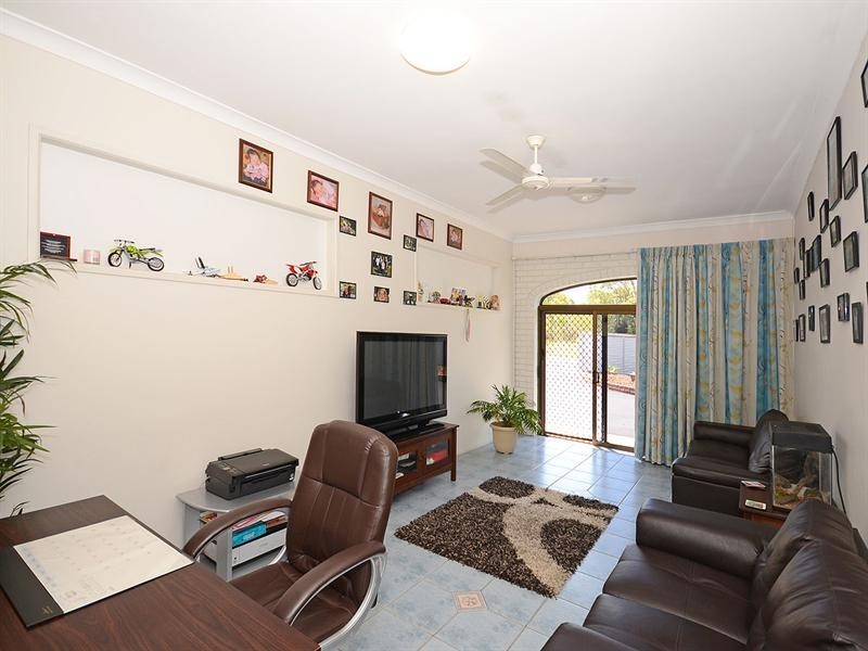 10 Park Street, Urangan QLD 4655