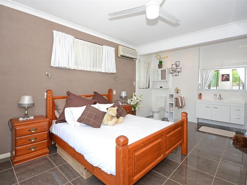 10 Park Street, Urangan QLD 4655