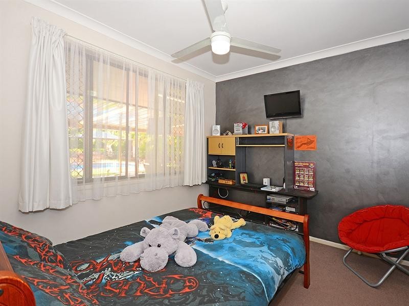 10 Park Street, Urangan QLD 4655