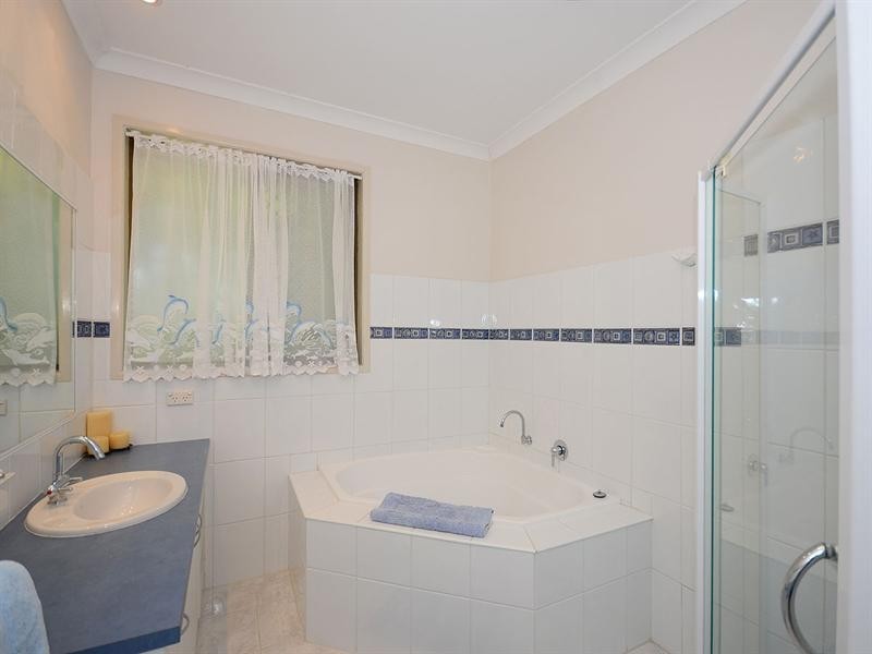 10 Park Street, Urangan QLD 4655