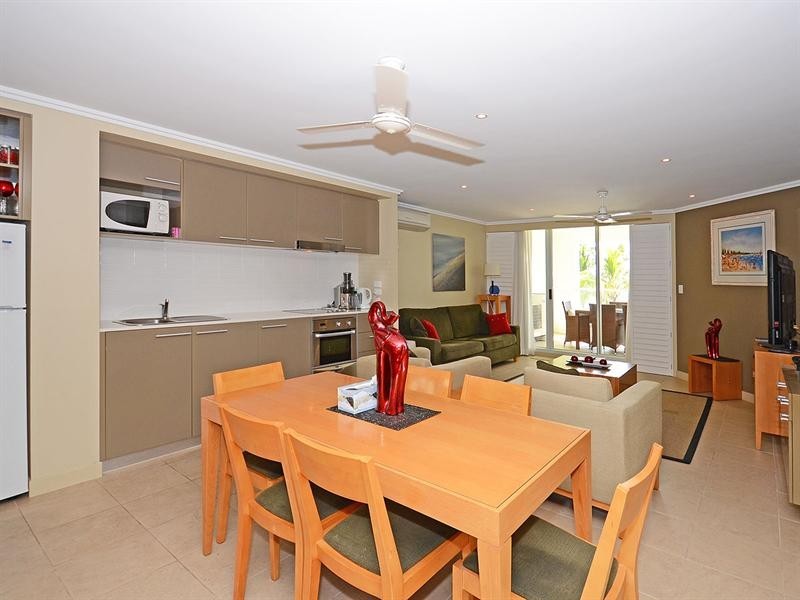 112/569 Charlton Esplanade, Urangan QLD 4655
