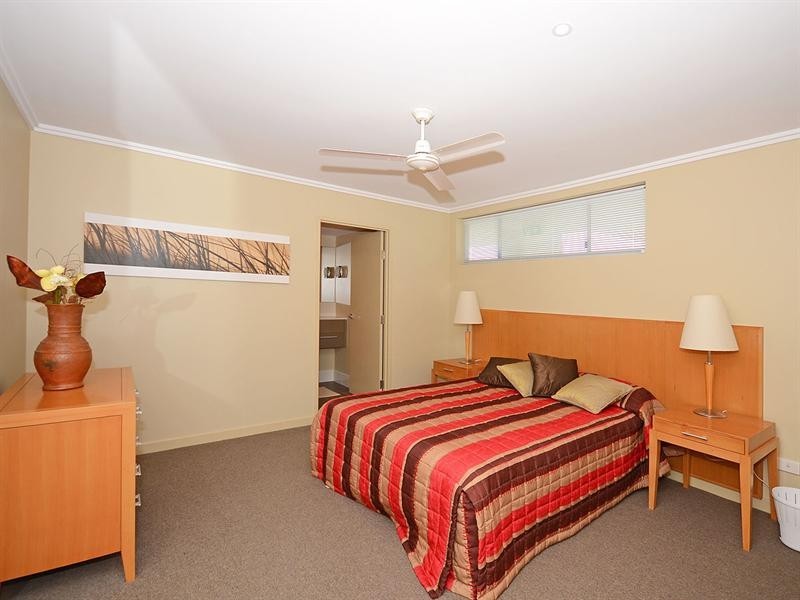 112/569 Charlton Esplanade, Urangan QLD 4655