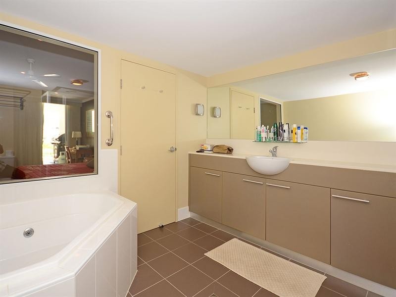 112/569 Charlton Esplanade, Urangan QLD 4655