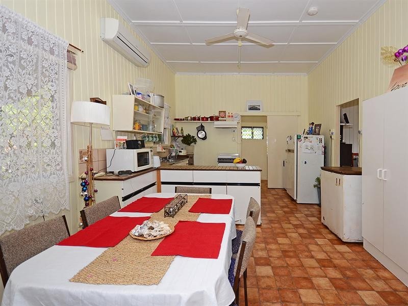 38 Shell Street, Urangan QLD 4655