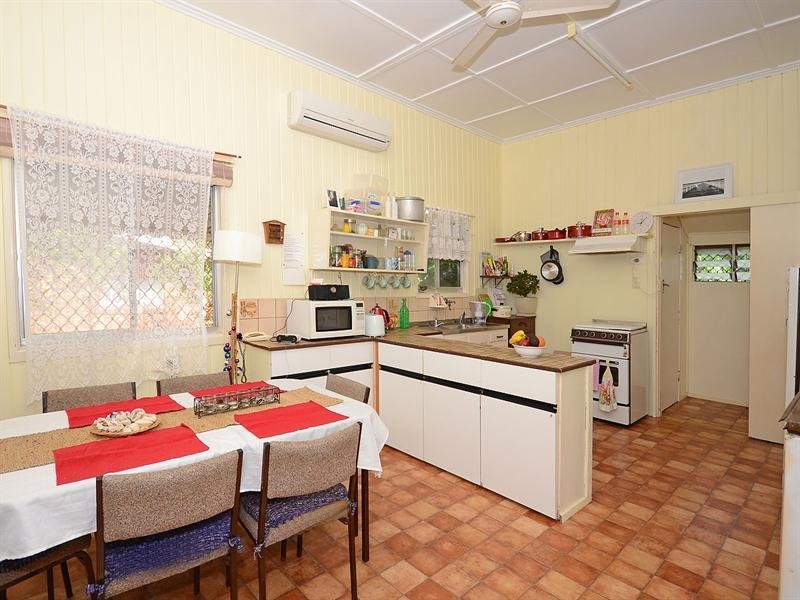 38 Shell Street, Urangan QLD 4655