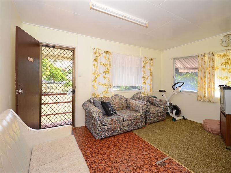 38 Shell Street, Urangan QLD 4655