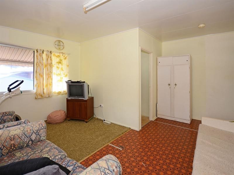 38 Shell Street, Urangan QLD 4655