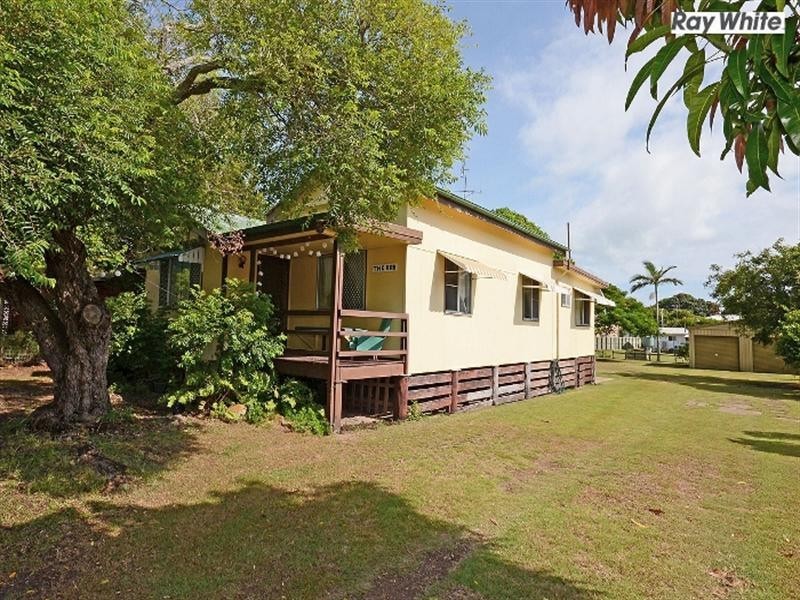 38 Shell Street, Urangan QLD 4655