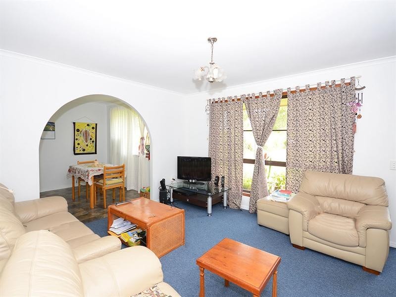 8 Diana Place, Urangan QLD 4655