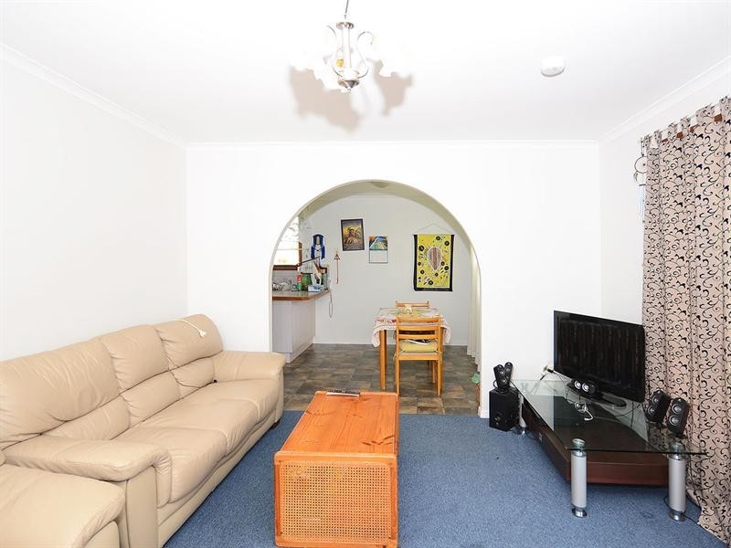 8 Diana Place, Urangan QLD 4655
