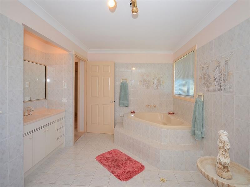 33 Haydn Drive, Hervey Bay QLD 4655