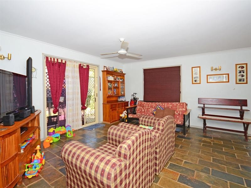 15 Debra Court, Urangan QLD 4655