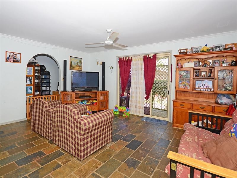 15 Debra Court, Urangan QLD 4655