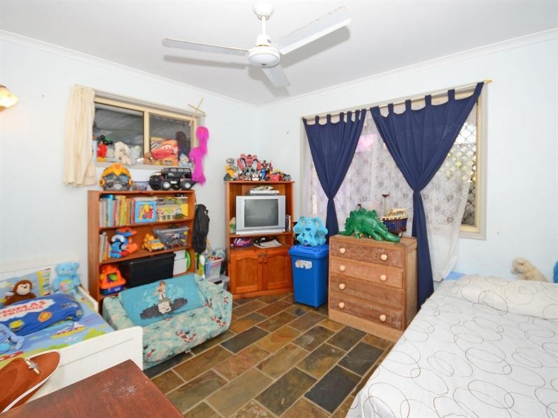 15 Debra Court, Urangan QLD 4655