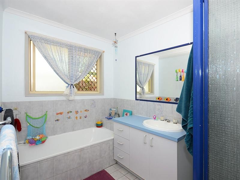 15 Debra Court, Urangan QLD 4655