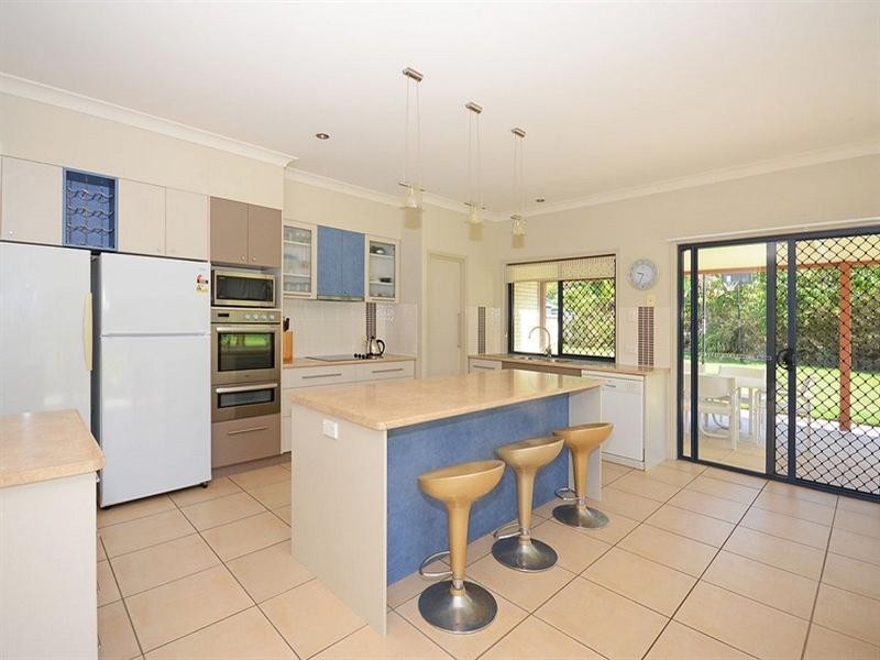 22 Sunline Court, Urangan QLD 4655