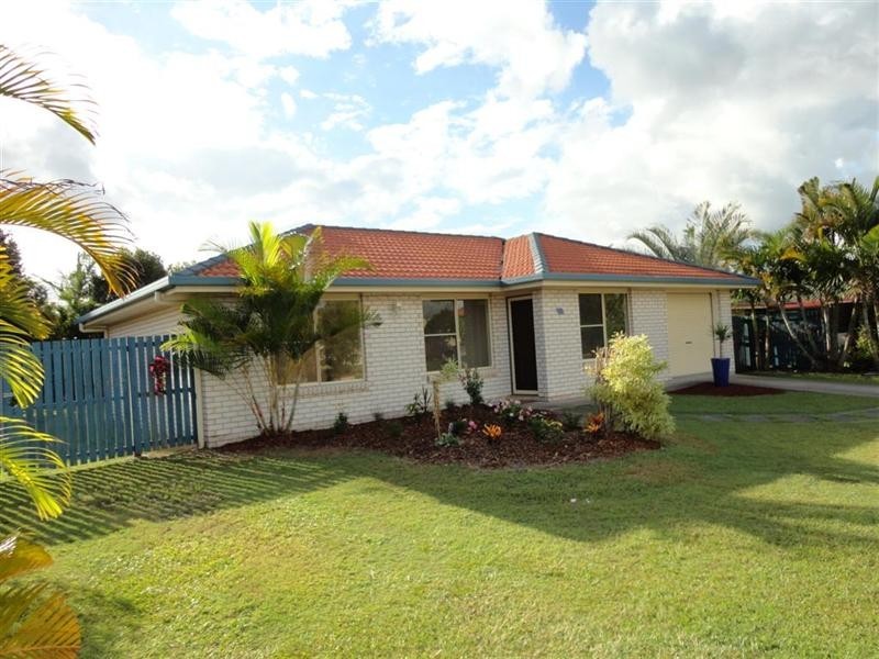 18 Wide Bay Drive, Eli Waters QLD 4655