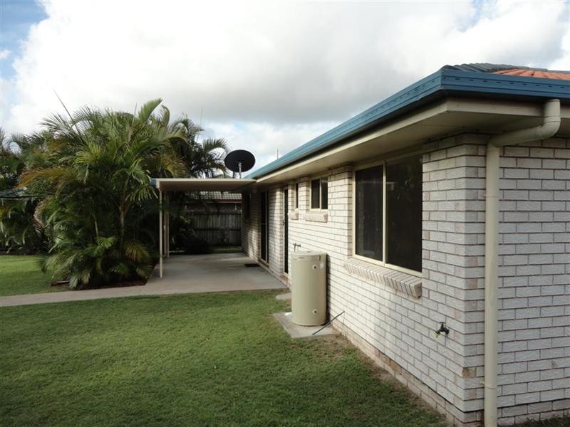 18 Wide Bay Drive, Eli Waters QLD 4655