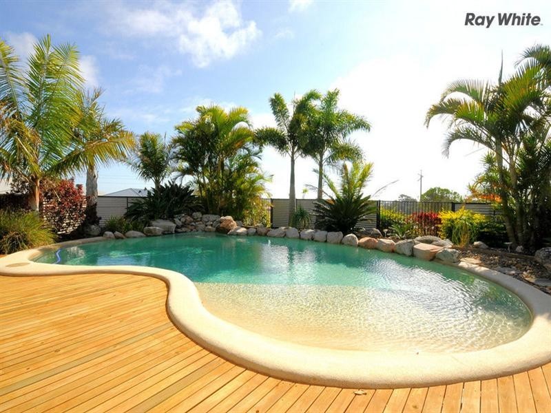 6 BAUNFIEND, Urraween QLD 4655