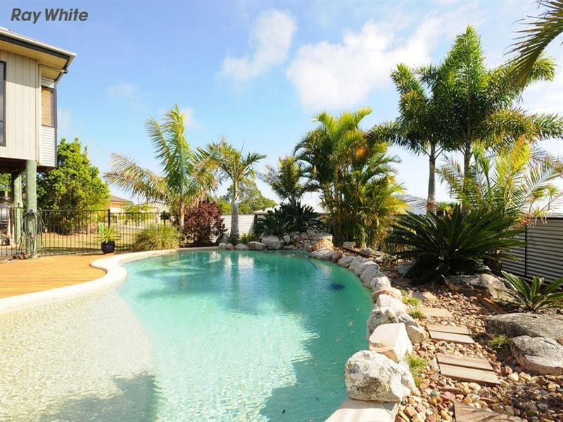 6 BAUNFIEND, Urraween QLD 4655