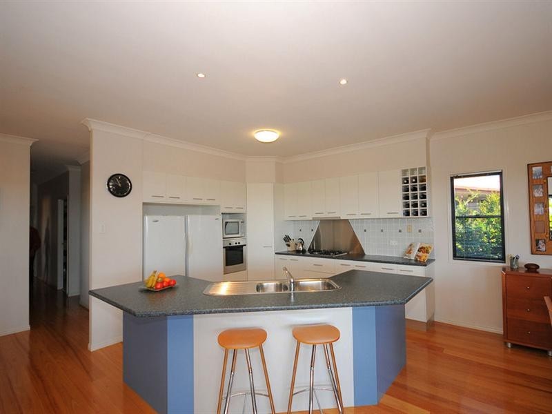 6 BAUNFIEND, Urraween QLD 4655