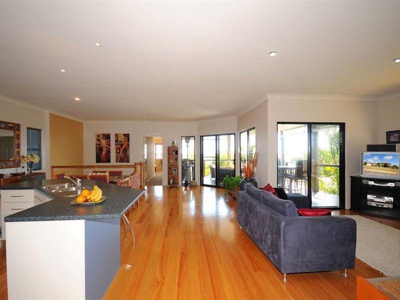 6 BAUNFIEND, Urraween QLD 4655