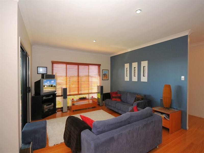 6 BAUNFIEND, Urraween QLD 4655