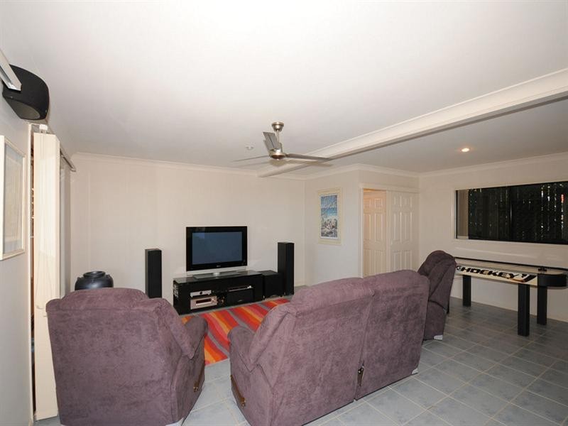 6 BAUNFIEND, Urraween QLD 4655