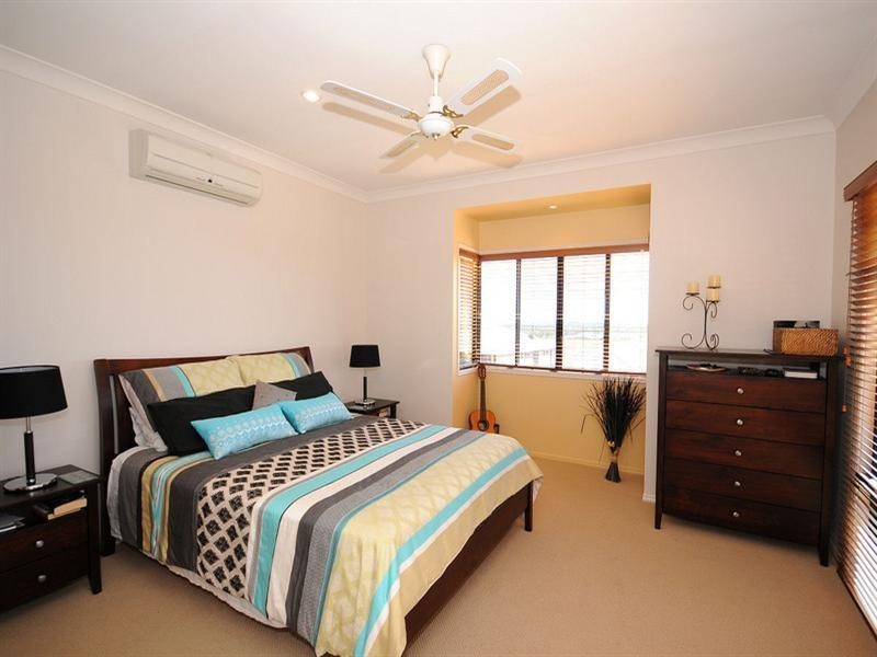 6 BAUNFIEND, Urraween QLD 4655