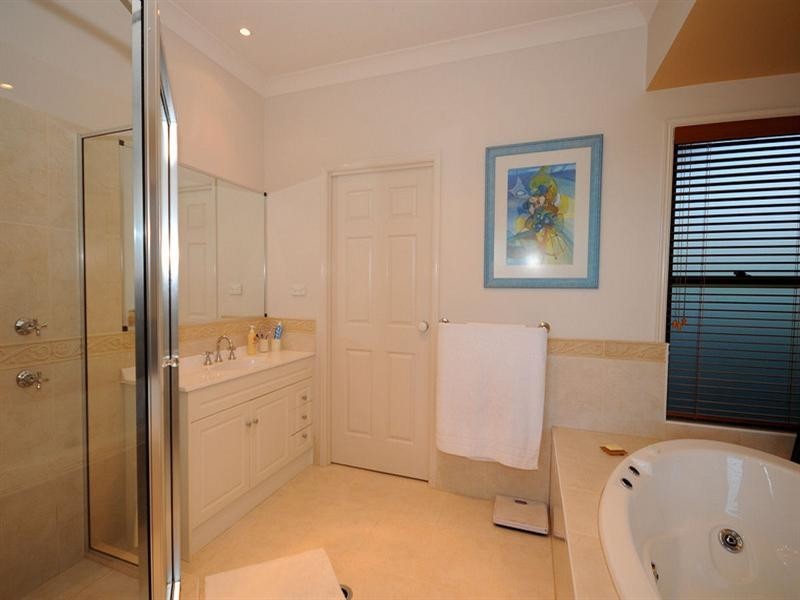 6 BAUNFIEND, Urraween QLD 4655