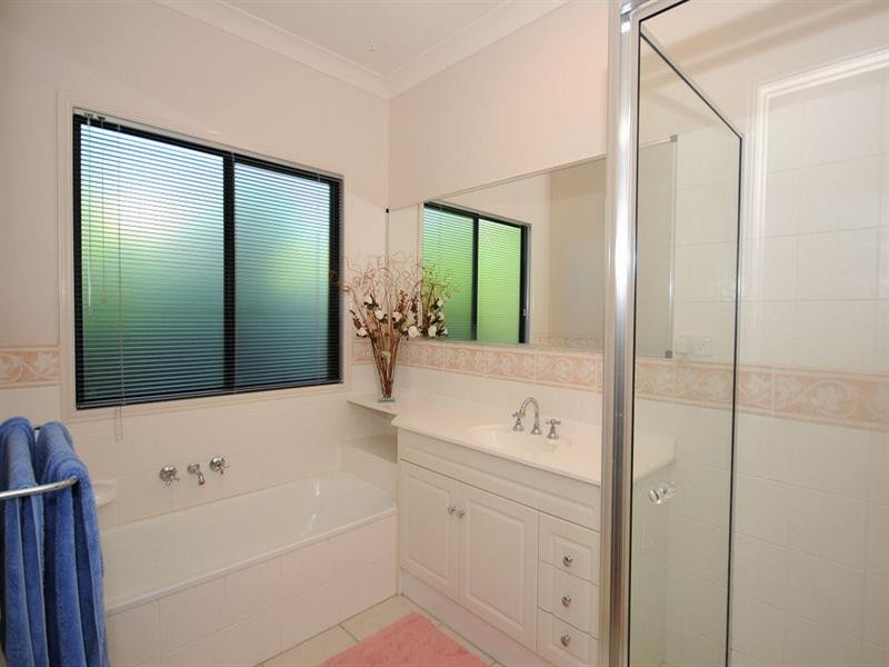 6 BAUNFIEND, Urraween QLD 4655