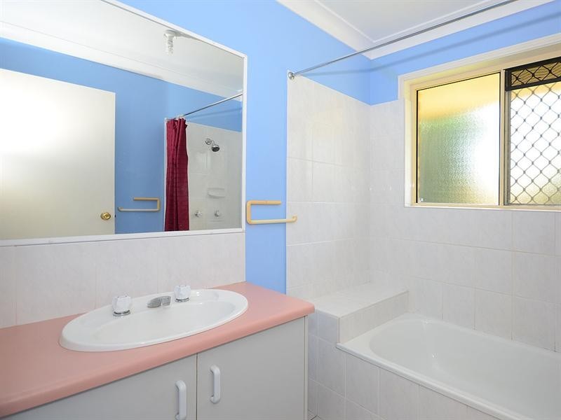 96 North Street, Point Vernon QLD 4655