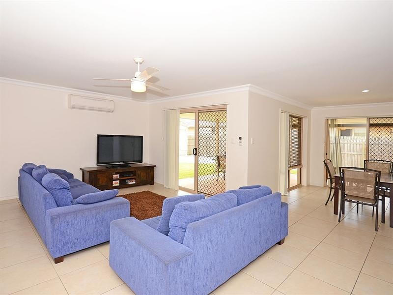 9 Pembridge Circuit, Urraween QLD 4655