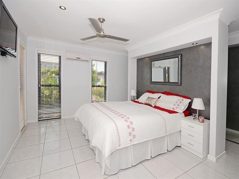 6 Seaway Parade, Toogoom QLD 4655