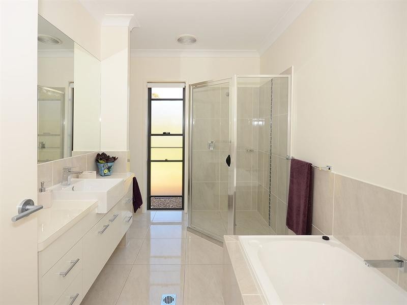 6 Cockle Court, Burrum Heads QLD 4659
