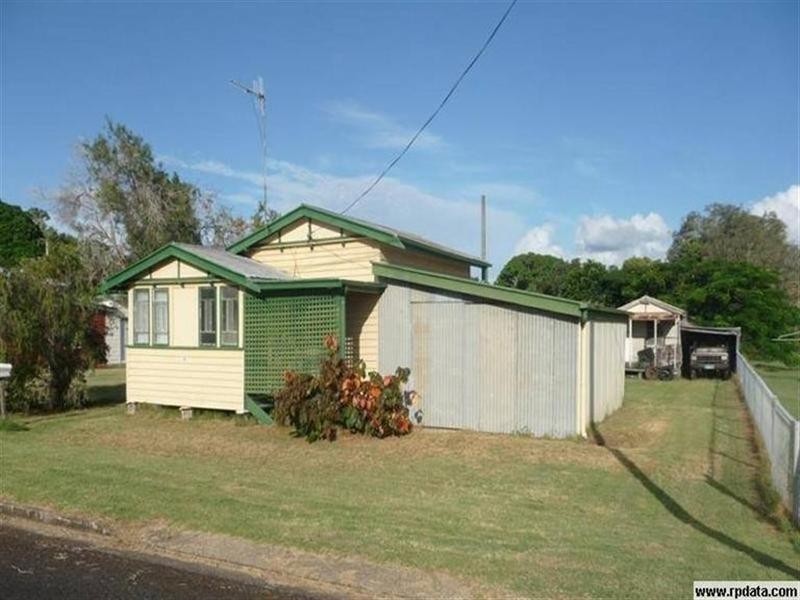 14 Pilot Street, Urangan QLD 4655