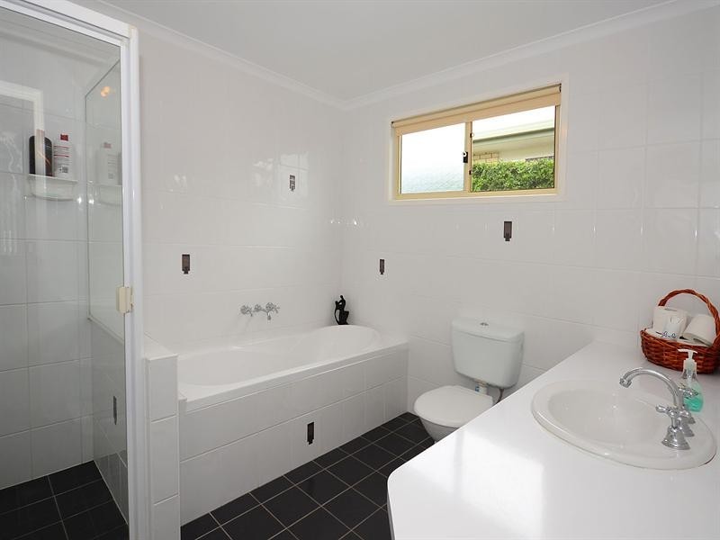 5 Vanda Street, Urangan QLD 4655