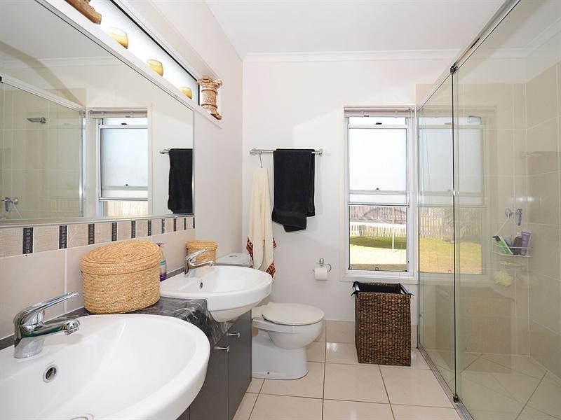 35 Earl St Vincent Circuit, Eli Waters QLD 4655