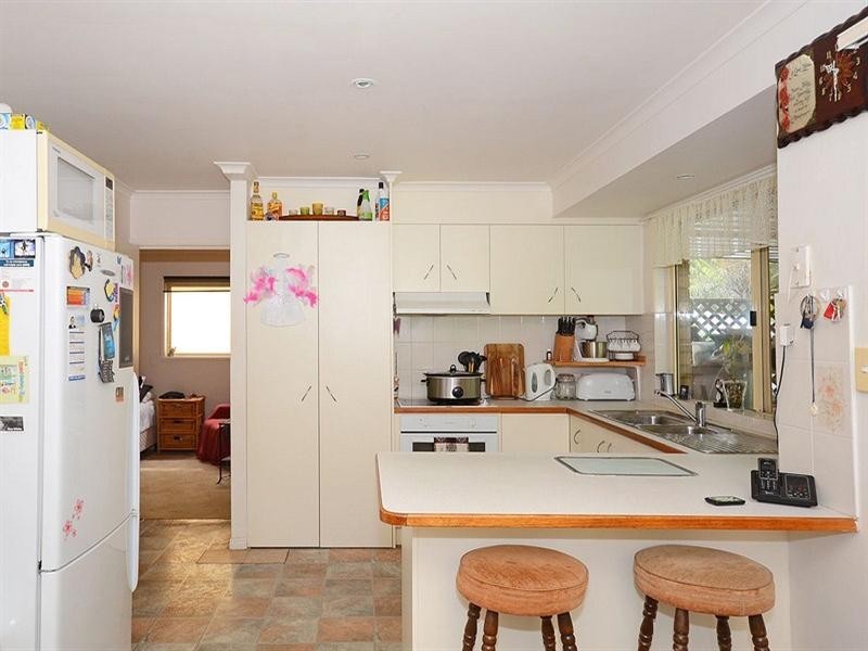 66 Limpus Street, Urangan QLD 4655