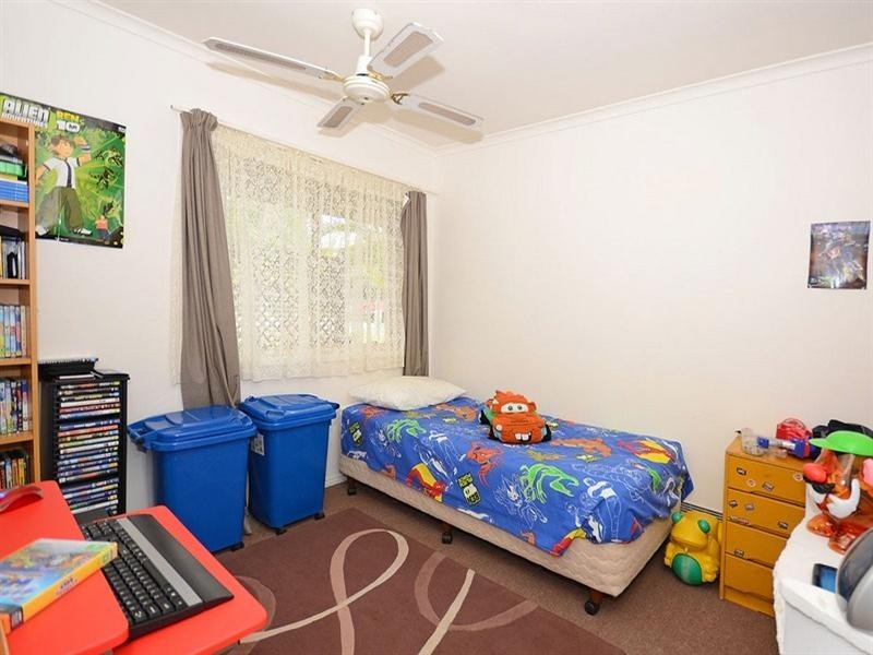 66 Limpus Street, Urangan QLD 4655