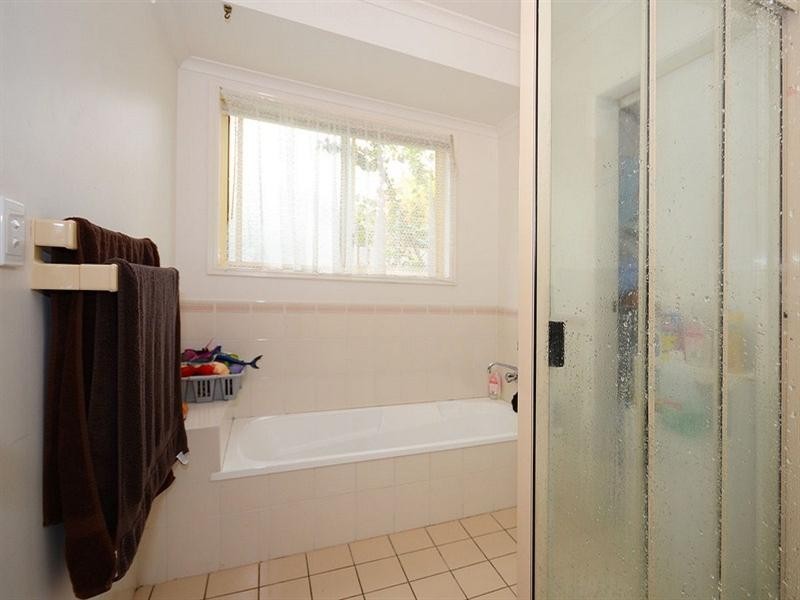 66 Limpus Street, Urangan QLD 4655